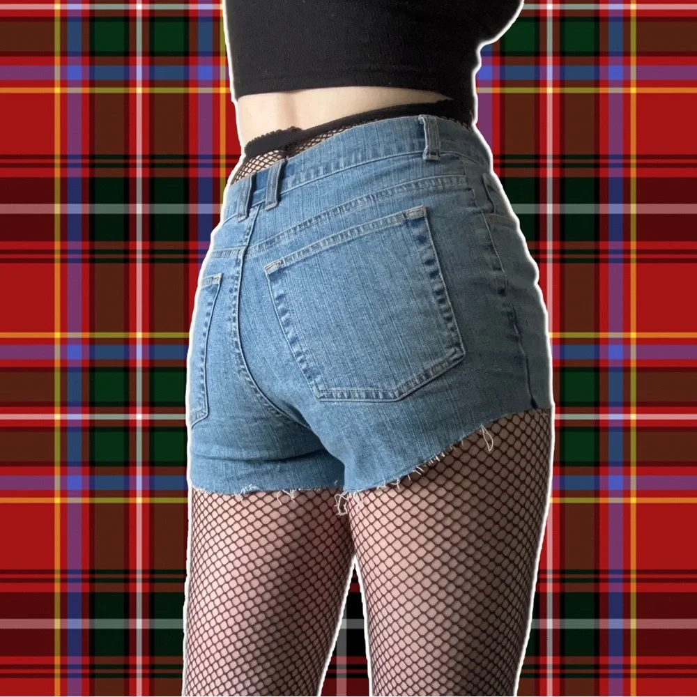VINTAGE GRUNGE DENIM SHORTS - Picture 8 of 9